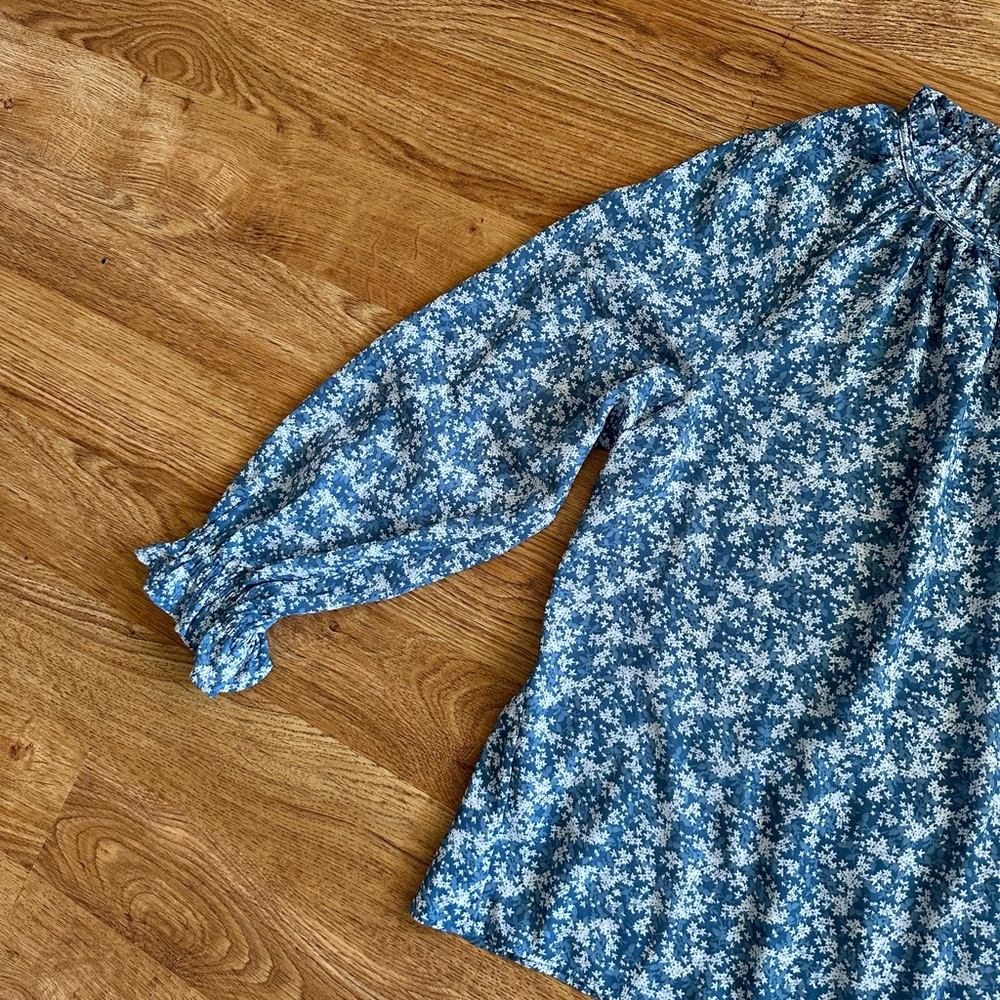 NWT LOFT Blue White Floral Blouse S - Picture 8 of 11